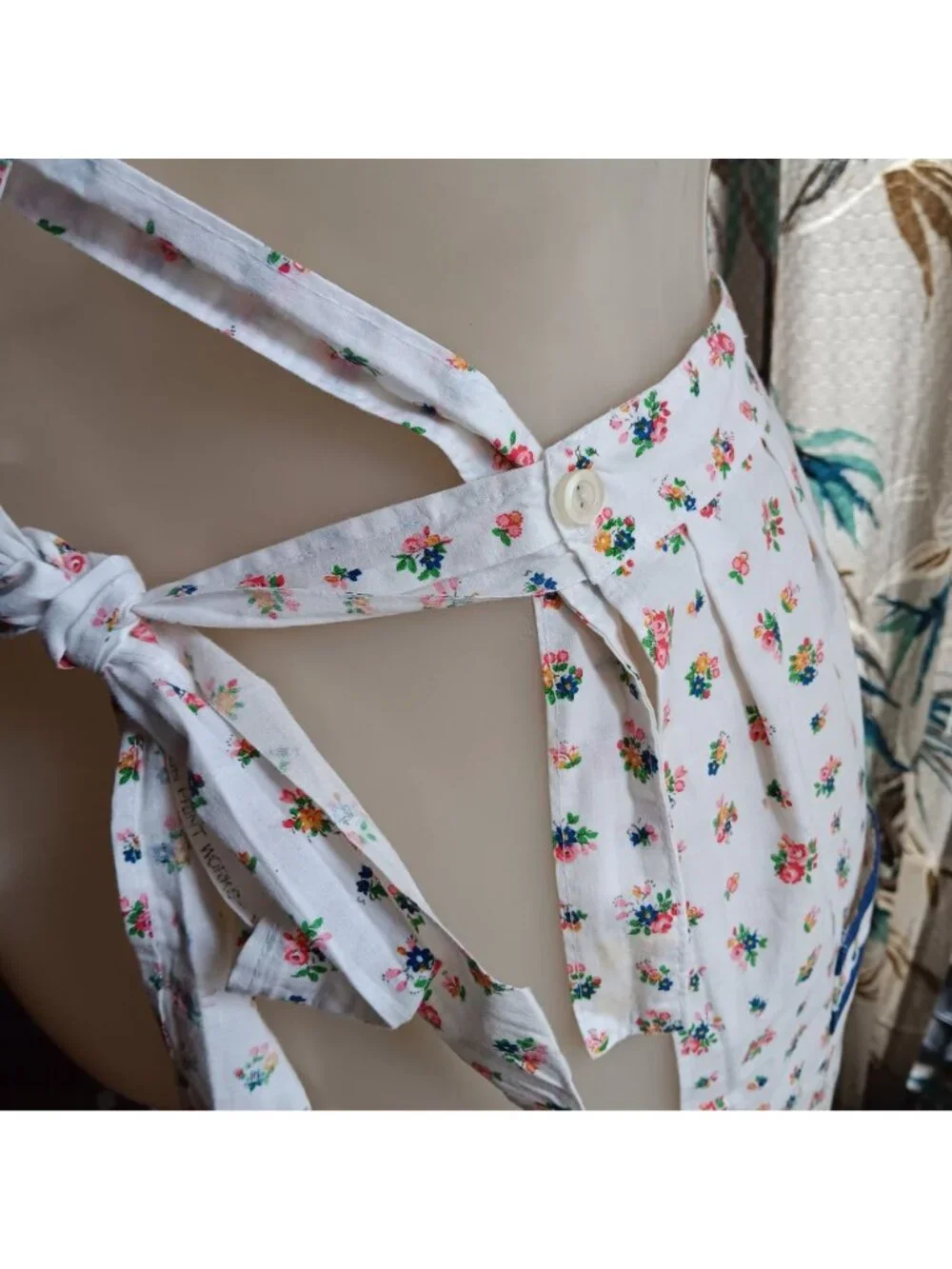 True Vintage 1950's Full Kitchen Cotton Apron Crisscross Straps Pocket Linen